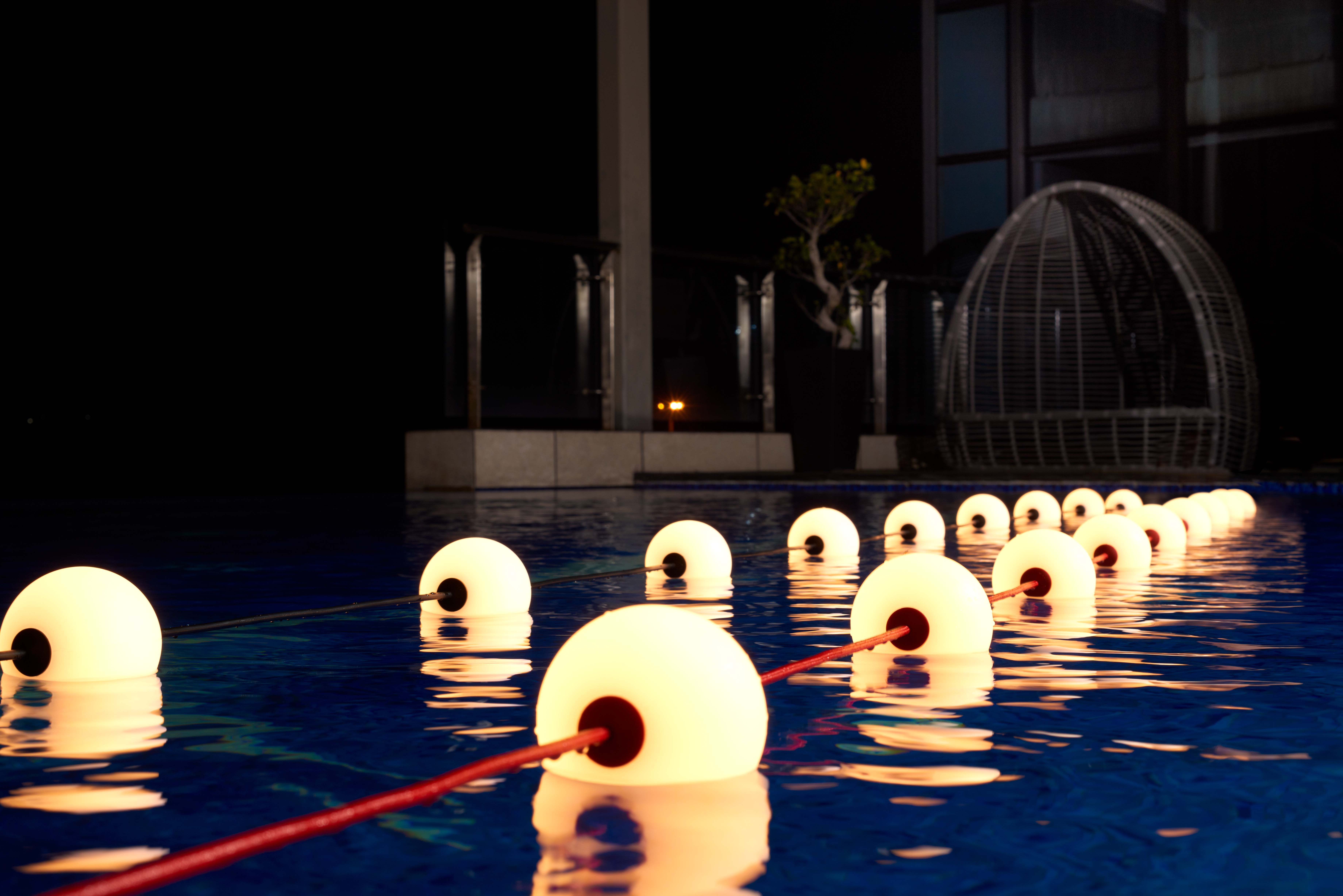 New outdoor solar LED string light with golden base, for patio and garden